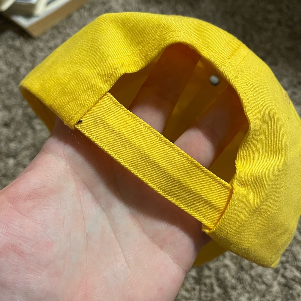 Guess hat - Picture 2 of 4
